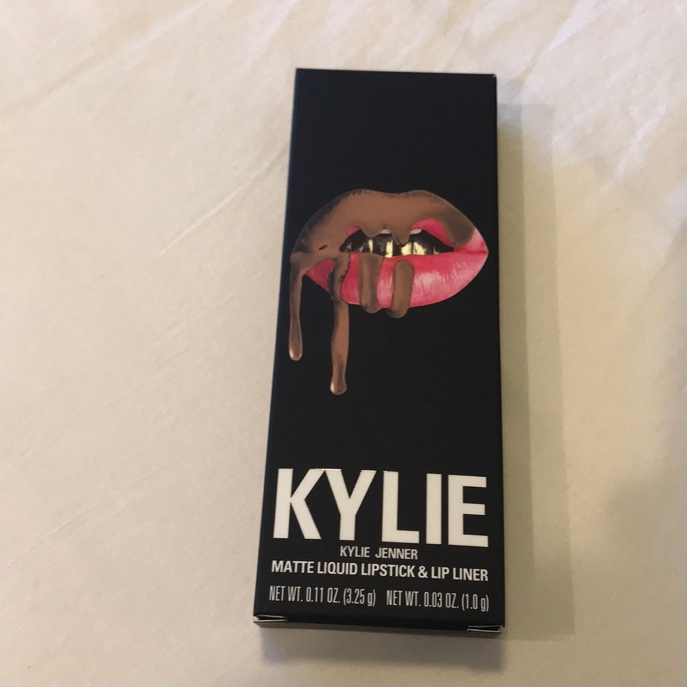 *Kylie Jenner LIBRA Matte liquid lipstick & Liner*